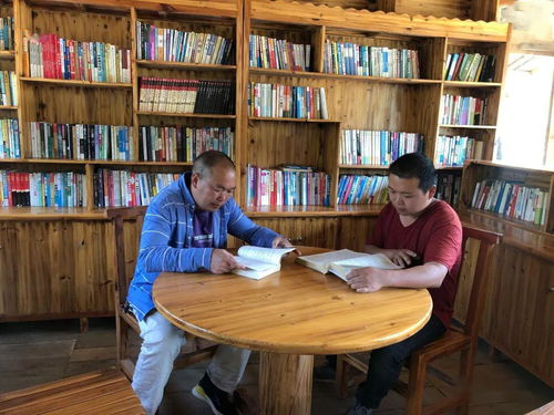 新華書店捐贈(zèng)圖書服務(wù)新農(nóng)村建設(shè)，書香飄滿鄉(xiāng)村沃野